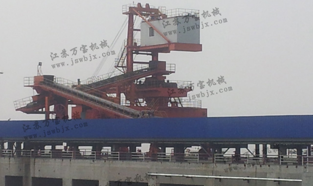 順岸皮帶機(jī)與裝船機(jī)尾車(chē)連接